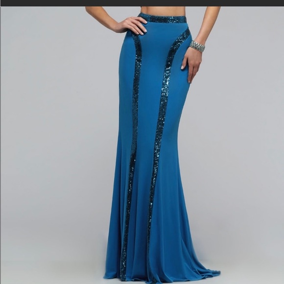 Faviana Style 7767 Two Piece Gown - Picture 2 of 4